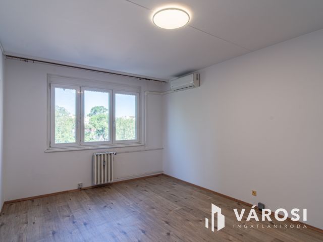Itt a csanádi is körbe rohangál