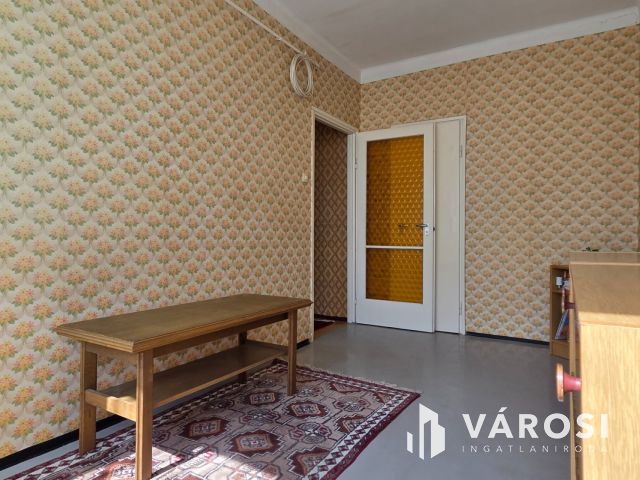 Erkélyes, kétszobás lakás a Kemerovó zöldjében