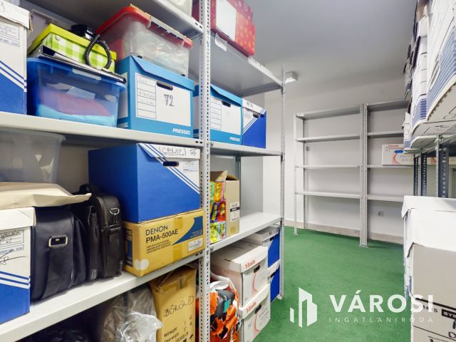 Üzleti iroda, raktár, műhely 4db parkolóval, pincével eladó