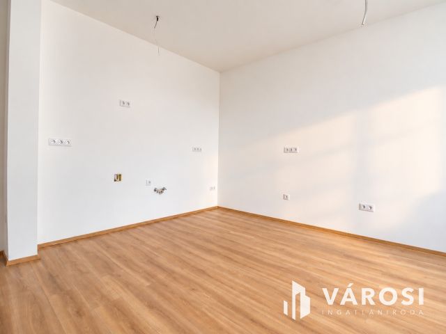 Világos 3 szobás lakás Rákoscsabán autóbeállóval