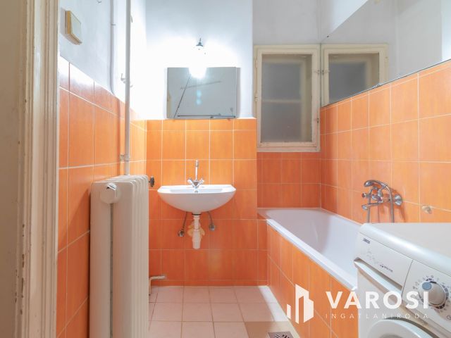 72 m2-es lakás, pár lépés a Duna, a Fővám tér, a Corvinus