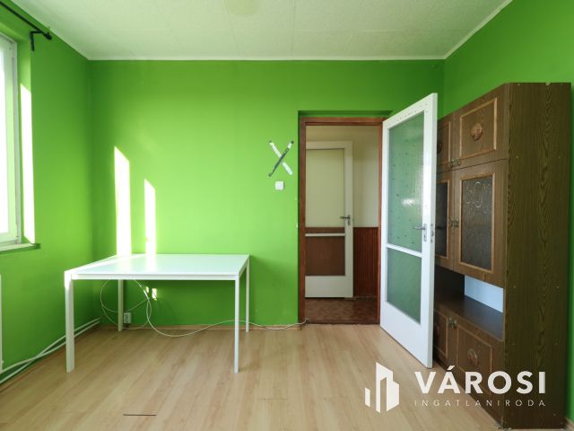 Békésen panel lakás eladó
