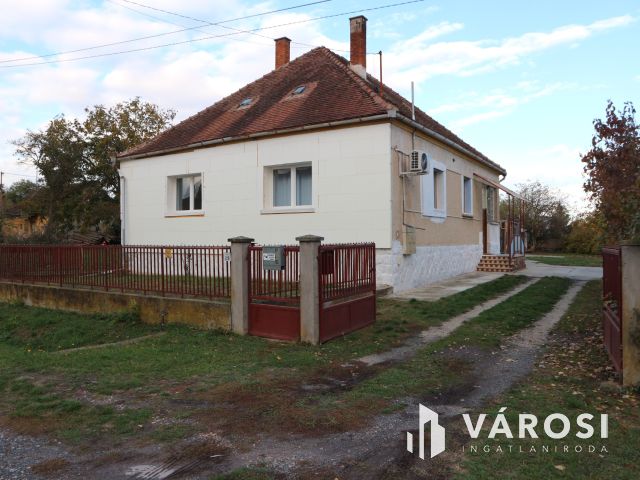 Rádóckölked 110m2 ház, nagy osztható telek ,jó elrendezés.